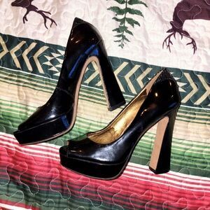Sam Edelman black patent leather "Tacoma" platform heels / pumps (5.5)